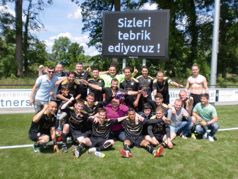 Afbeelding: 2014-05-27 Winterswijk 12 kampioen