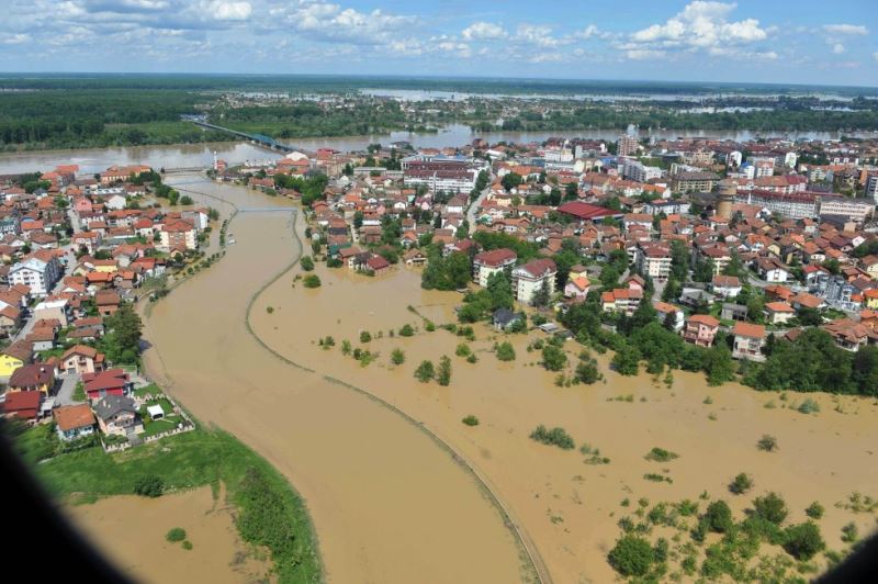 Afbeelding: 2014-06-11 Overstromingen Bosnie 1905webappbalk9-980x65