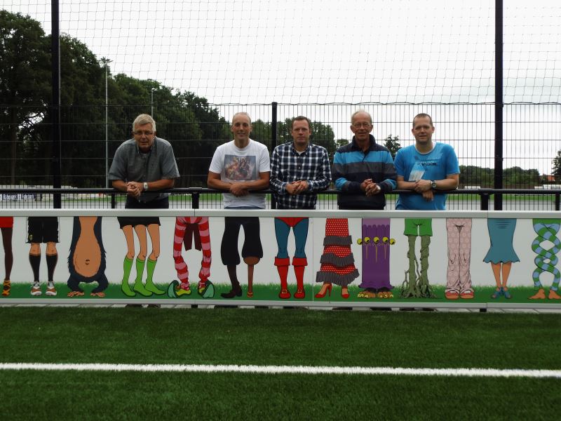 Afbeelding: 2013-09-14 Plaatsen reclameborden 004