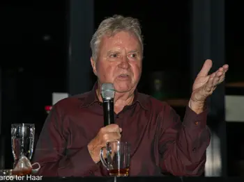 Recordopkomst bij geslaagde sponsoravond met Guus Hiddink